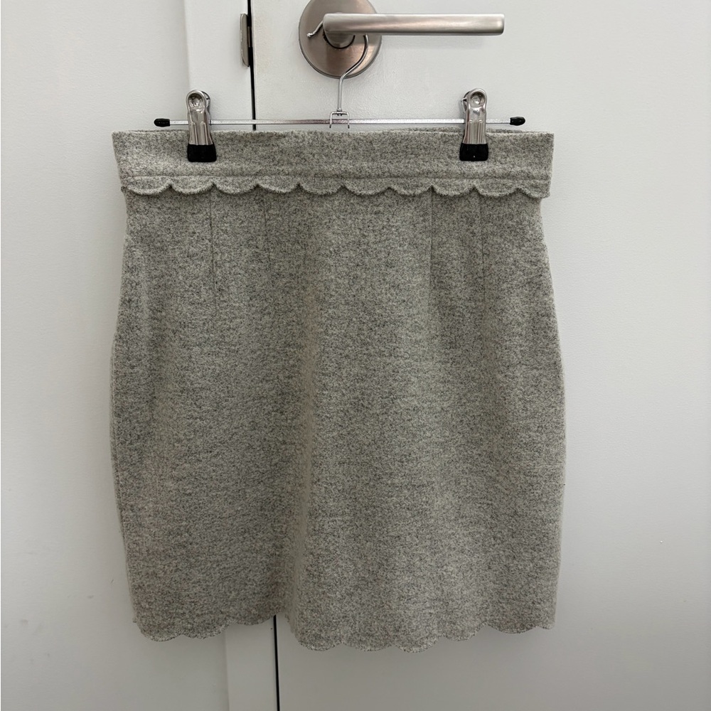 Club Monaco Light Gray Scalloped Knit Mini Skirt, 78% wool